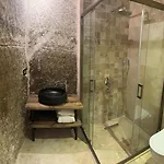 Hira Cave فندق 5*