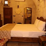 Hira Cave فندق