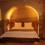 Hira Cave فندق