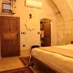 Hira Cave فندق غوريمِيه