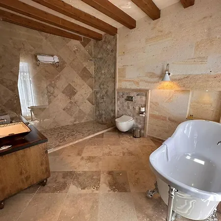 Готель Hira Cave 5*