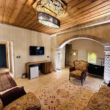 Hira Cave فندق